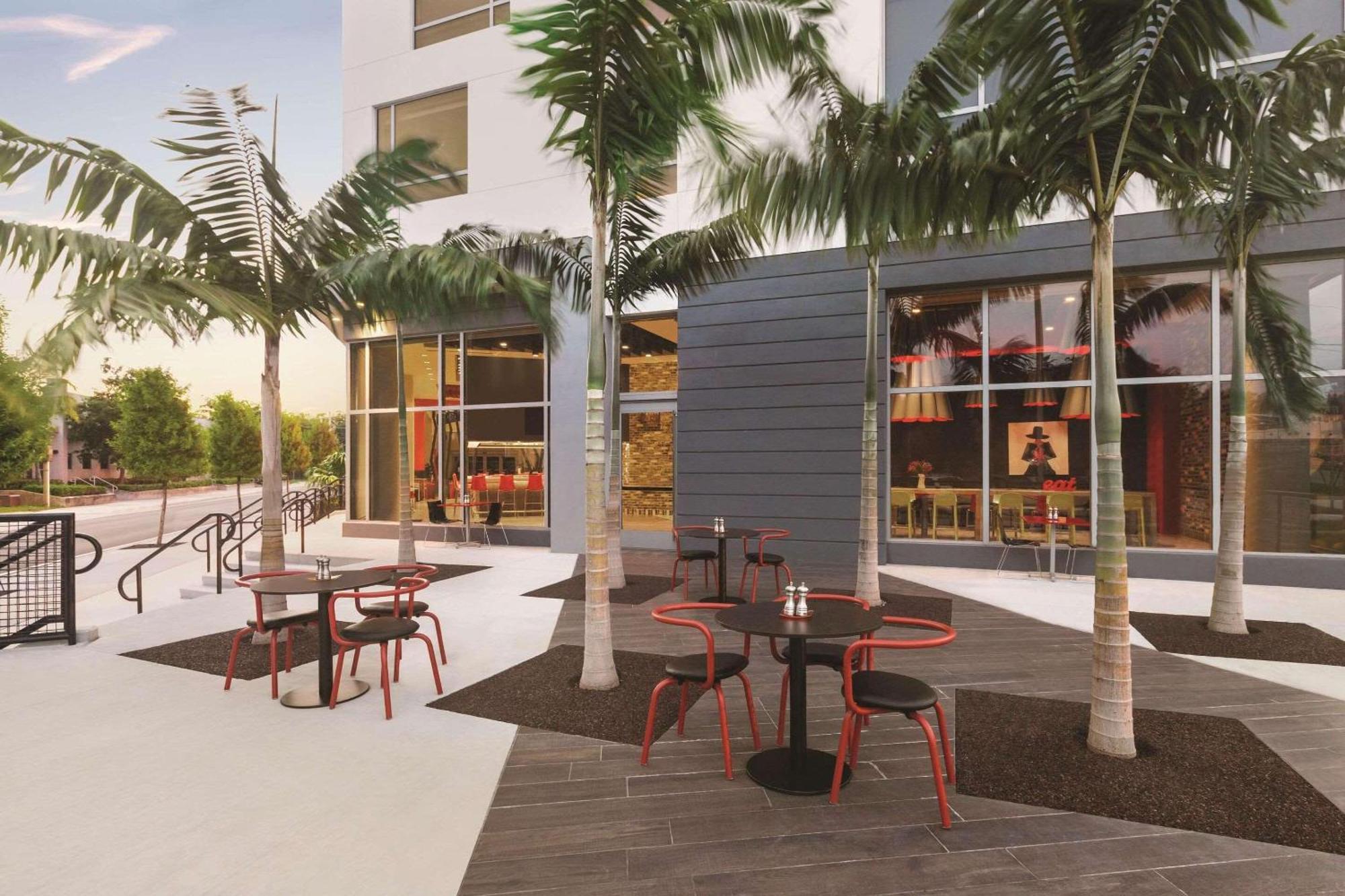 Hotel Radisson Red Miami Airport Miami Springs Zewnętrze zdjęcie